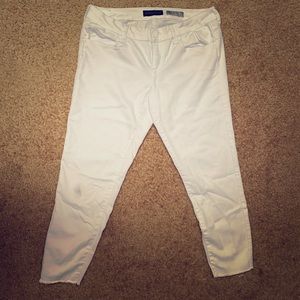 White Capri jeggings.